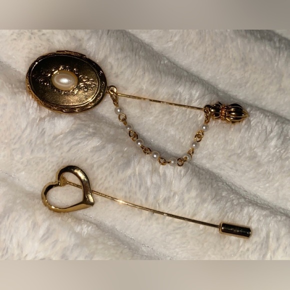 Set Of 2 Gold Tone Vintage Brooches - Locket & Open Heart Pins - Picture 5 of 5